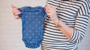 Top tips to purchase new born baby clothes