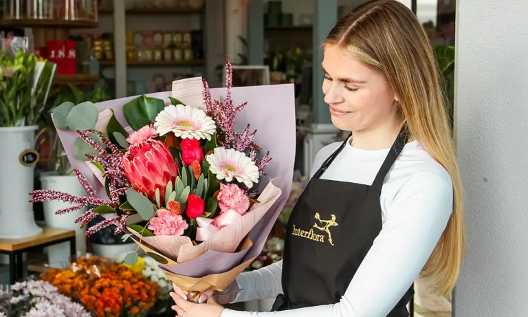 Delivering Smiles: Why Online Florists in Malaysia are Revolutionizing Gift Giving